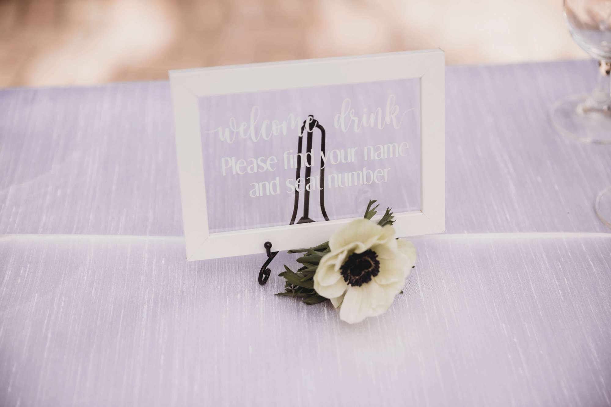 table sign with white anemone